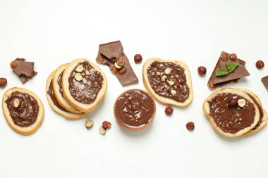 Çikolata ezmeli ekmek - lezzetli kahvaltı ya da sabah yemeği