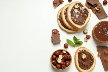 Çikolata ezmeli ekmek - lezzetli kahvaltı ya da sabah yemeği