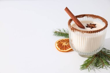 Eggnog, Noel içeceği, Noel tatili için geleneksel içecek.