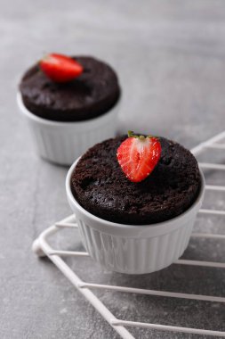 Çikolatalı şekerleme, lezzetli tatlı yemek kavramı.