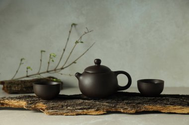 Asya çay konsepti, çaydanlık ve iki fincan.