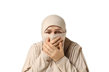 PNG, korkmuş kadın kendini ellerle kapatıyor, beyaz arka planda izole edilmiş.