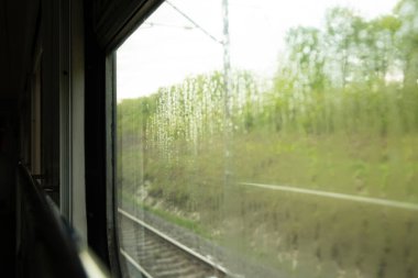 Tren penceresinden güzel bir manzara.