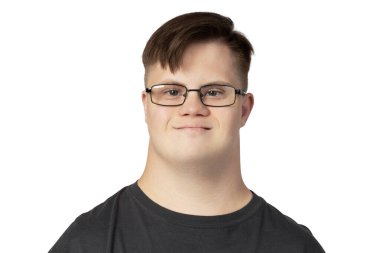 PNG, siyah tişörtlü, siyah tişörtlü, beyaz arka planda izole edilmiş bir çocuk.