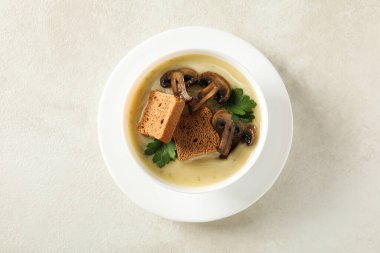 Mantar kremalı çorba, lezzetli ve lezzetli yemek konsepti.