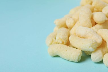 Mısır çubukları, lezzetli atıştırmalık konsepti.