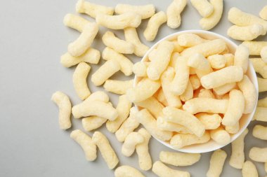 Mısır çubukları, lezzetli atıştırmalık konsepti.