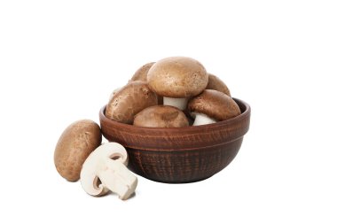 PNG, taze soyulmuş şampiyonlar kasede, beyaz arka planda izole edilmiş.