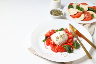 Salata Caprese, lezzetli ve lezzetli yemek kavramı.