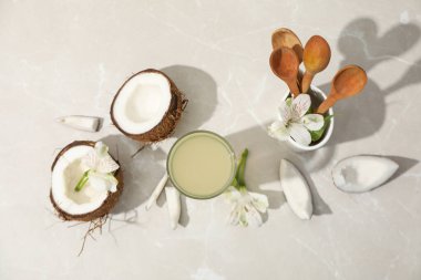 Hindistan cevizi suyu, lezzetli ve doğal hindistan cevizi içeceği kavramı.