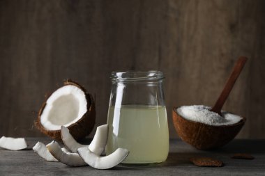 Hindistan cevizi suyu, lezzetli ve doğal hindistan cevizi içeceği kavramı.