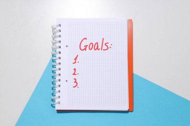 Gol planı bir defterde yazılı.