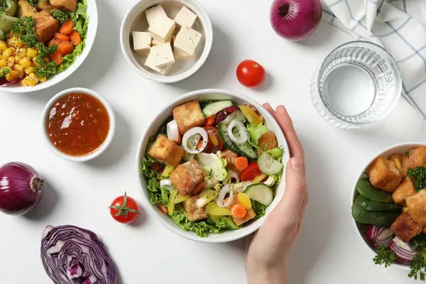 Sült Tofu Saláta Zöldségekkel Szósszal Felülnézetből — Stock Fotó