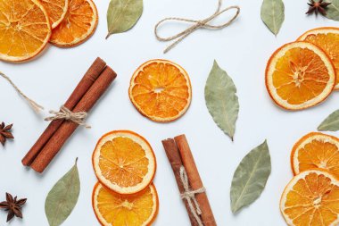 Kurutulmuş portakal, lezzetli kurutulmuş meyve konsepti.