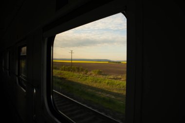 Tren penceresinden güzel bir manzara.