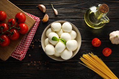 Mozzarella peyniri, lezzetli süt ürünleri kavramı.