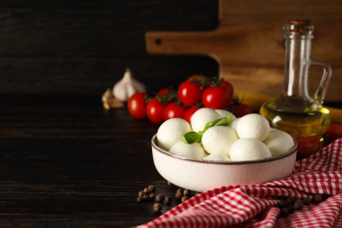 Mozzarella peyniri, lezzetli süt ürünleri kavramı.