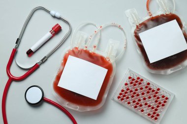 Masada steteskoplu kan torbası.