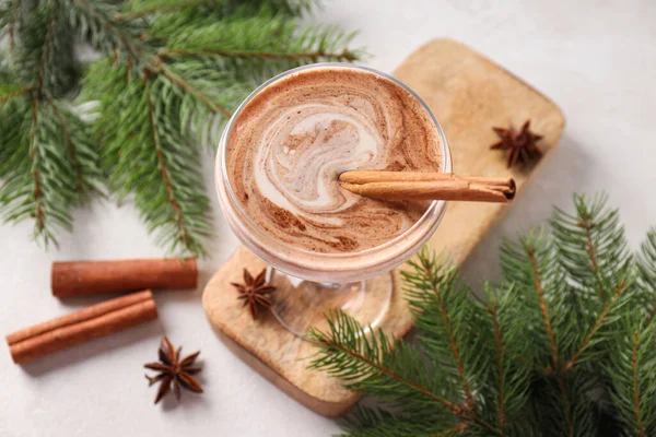 Eggnog, Noel tatili için geleneksel içecek, kış tatili içeceği