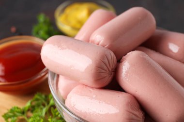 Mini sosis, lezzetli et yemeği kavramı.