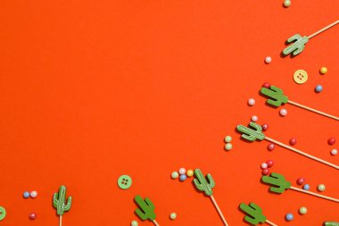 Parti dekorasyonu ve kaktüslü konfeti kavramı..