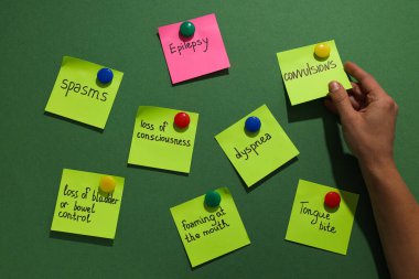 Kağıt üzerinde epilepsi belirtileri