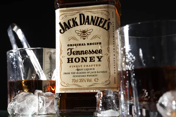 Ukrayna, Kyiv, 01.11.2023, Jack Daniels viski ve buz.