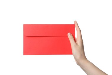 PNG, kadın eli kağıt bir zarf tutuyor, beyaz arka planda izole edilmiş.
