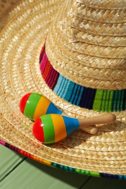 Marakas Meksika sombrerosu, Cinco de Mayo konsepti.