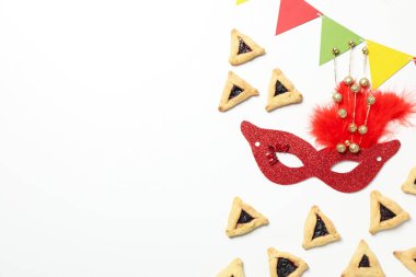 Purim Günü için geleneksel kurabiyeli bir maske..