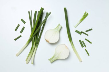 Taze soğan, taze sebze konsepti, taze çiğ yiyecek.