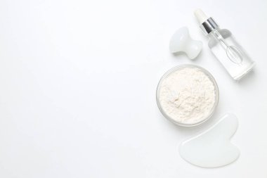 Arka planda bir kasede kolajen tozu