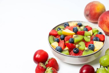 Lezzetli ve sağlıklı beslenme konsepti - meyve salatası