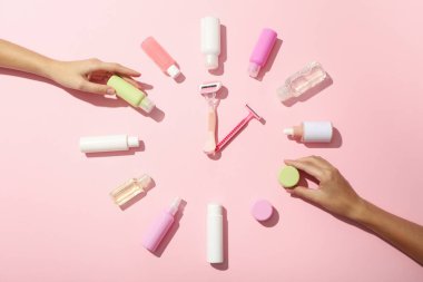 Tüy dökücü cihaz saat şeklinde yerleştirilmiş.