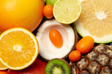 Taze taze tropikal meyveler seti, yaklaşın.