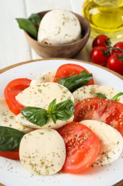 Salata Caprese, lezzetli ve lezzetli yemek kavramı.