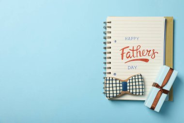 Babalar günün kutlu olsun, deftere kazınmış, hediyelerle dolu..