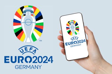 KYIV, UKRAINE - 16 Mayıs 2024: Almanya 'da UEFA Euro 2024 için akıllı telefonlu tasarım, futbol kupası, futbol yazı