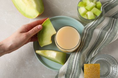 Sulu ve lezzetli yaz mevsimi meyve kavramı - kavun