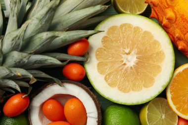 Taze taze tropikal meyve seti, yakın çekim.