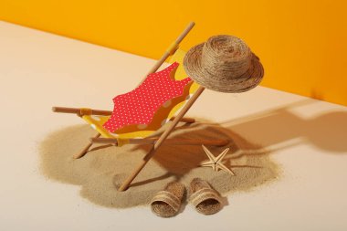 Yaz tatili için mayo ve diğer aksesuarlar..