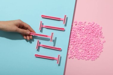 Depilasyon için granüllerle tıraş olmak için jiletler