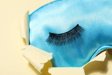 Sahte kirpikler, farklı makyaj malzemeleri konsepti.