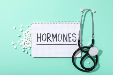 Hormonal ilaçlarla tedavi kavramı.