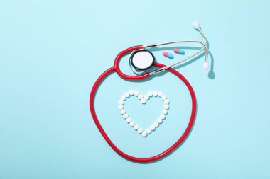 Kalp için hormon hapları kavramı.