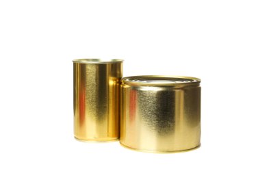 PNG, altın bir kutuda üç teneke kutu, beyaz arka planda izole edilmiş..