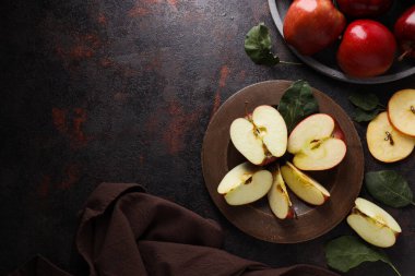 Kırmızı elmalar, taze ve sağlıklı yiyecek kavramı.