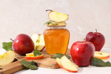 Kırmızı elmalar, taze ve sağlıklı yiyecek kavramı.