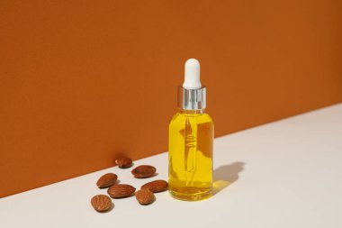 Cilt bakımı ve vücut bakımı kavramı - badem, badem yağı