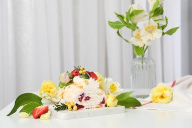 Kremalı pasta, lezzetli ve lezzetli yemek kavramı.